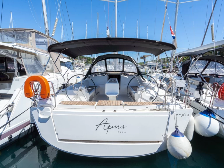 Noleggiare una Dufour Dufour 412 Grand Large a Pola
