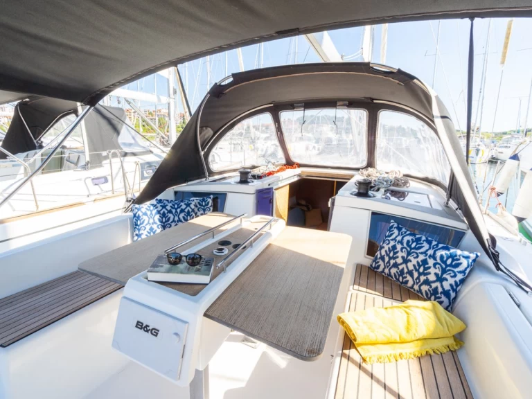 Noleggio Barca a vela con o senza skipper Dufour a Pola