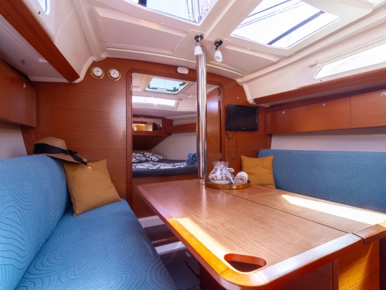 Barca a vela a noleggio a Pola al miglior prezzo