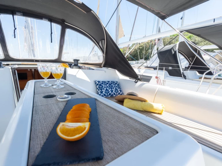 Noleggiare una Dufour Dufour 412 Grand Large a Pola