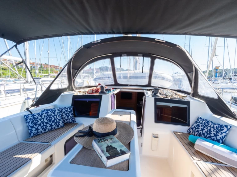 Noleggiare una Dufour Dufour 460 Grand Large a Pola