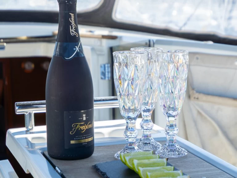 Noleggiare una Bénéteau Oceanis 38.1 a Pola