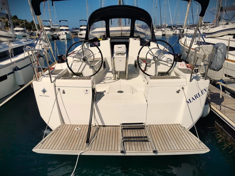 Jeanneau Sun Odyssey 419 da affittare a  Drage
