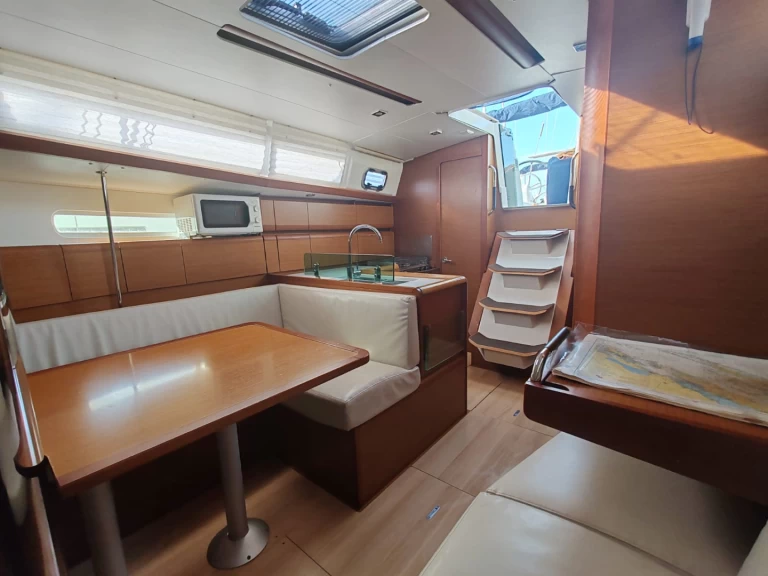 Noleggiare una Jeanneau Sun Odyssey 389 a Drage