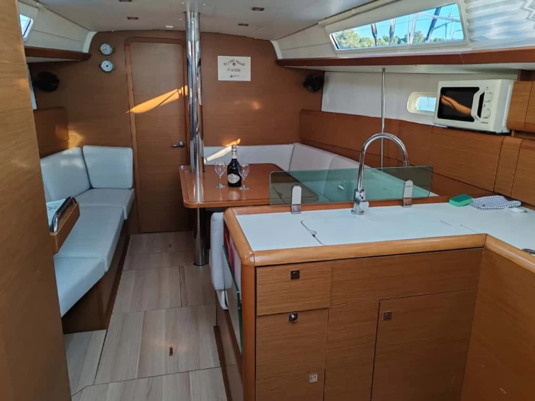 Noleggio barche Drage economico Sun Odyssey 389