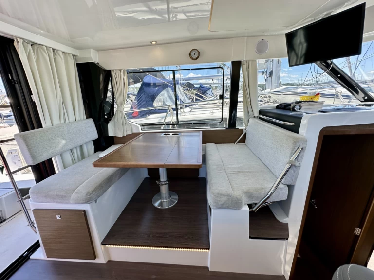 Noleggiare una Jeanneau Merry Fisher 1095 Fly a Drage