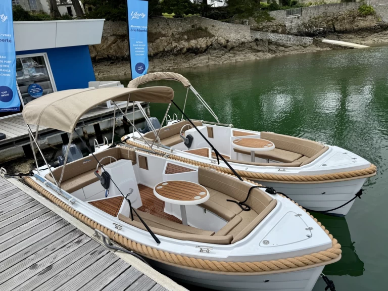 Noleggio Barca a motore a Combrit – Silver Yacht Silver 495