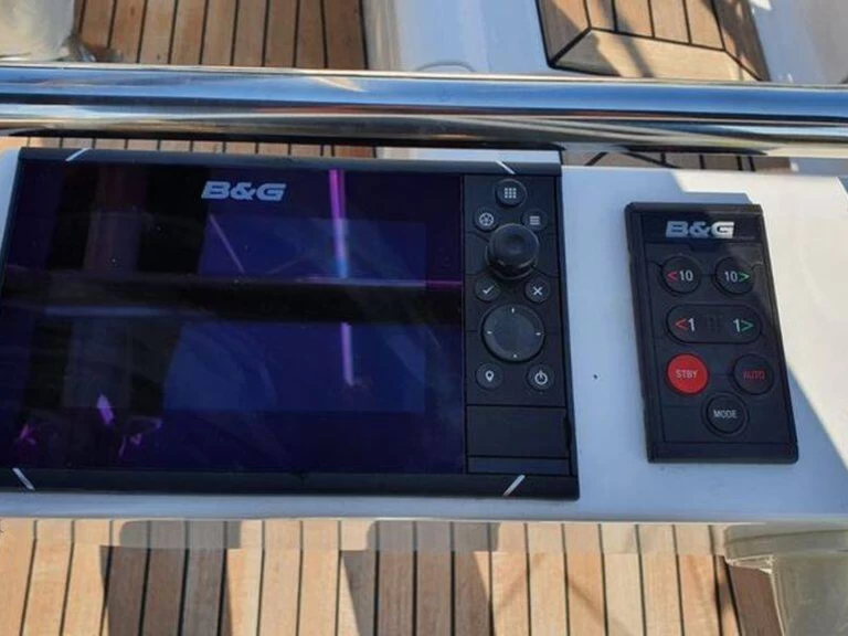 Noleggio Barca a vela Elan con patente nautica