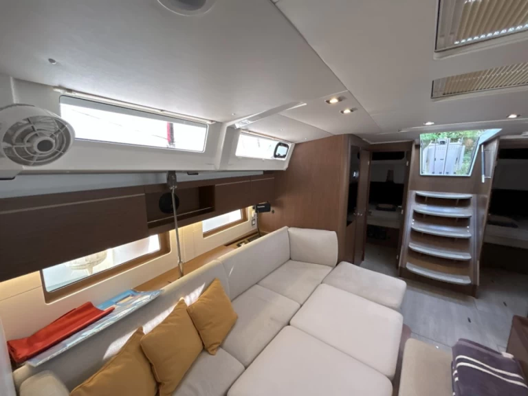 Barca a vela a noleggio a Spalato al miglior prezzo