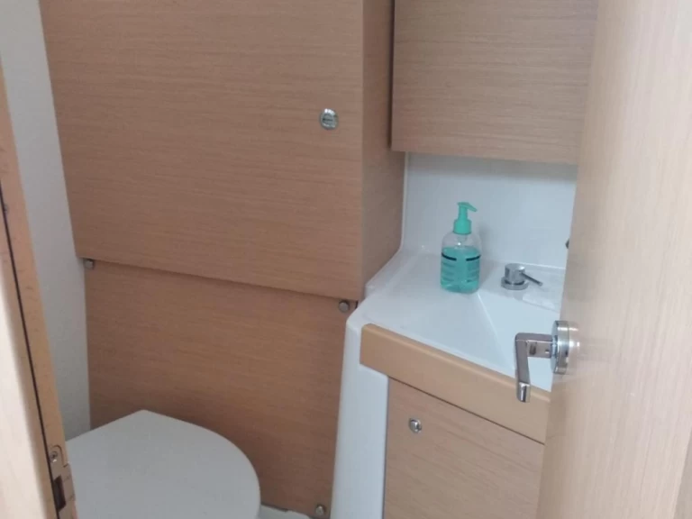 Noleggio barche Bénéteau Oceanis 38.1 a La Spezia su Samboat