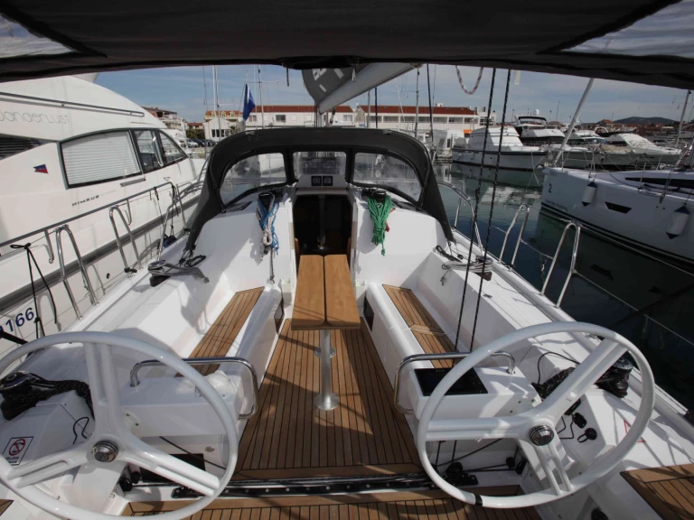 Noleggio Barca a vela con o senza skipper Elan a Betina