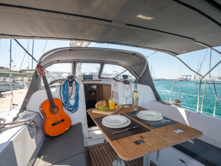 Noleggiare una Elan E4 a Betina