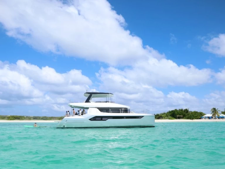 Noleggiare una Robertson and Caine leopard 53 a Gustavia