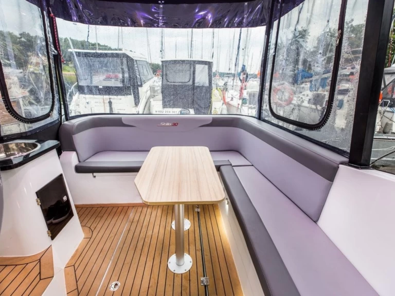 Barca a motore a noleggio a Ogonki al miglior prezzo