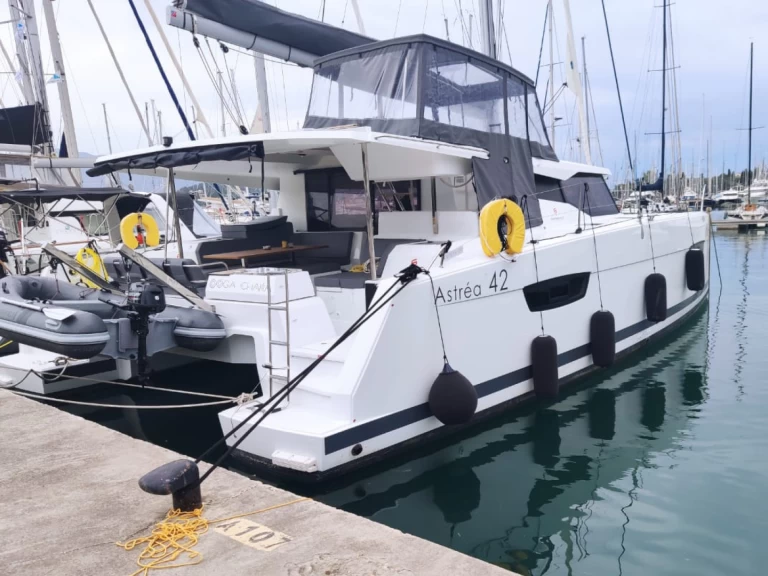 Noleggio Catamarano Fountaine Pajot con patente nautica