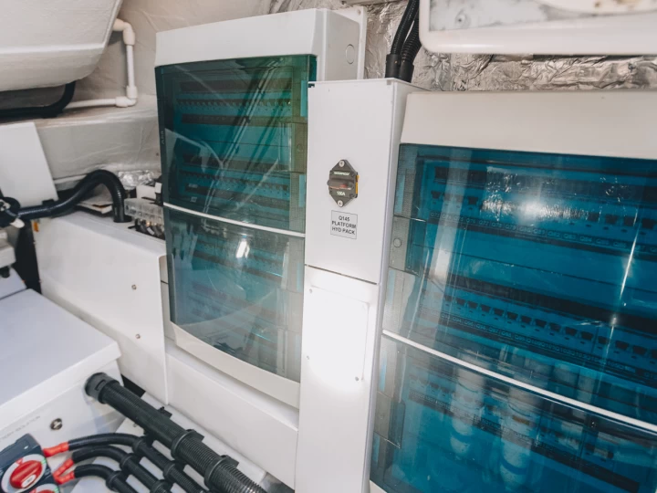 Noleggio Yacht di lusso Sunseeker con patente nautica