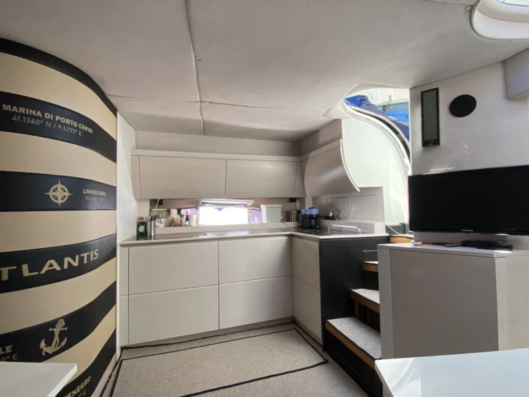 Noleggio Barca a motore Azimut con patente nautica