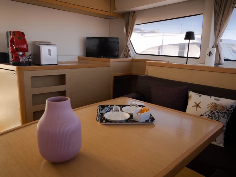 Noleggiare una Lagoon Lagoon 42 a Castellammare del Golfo