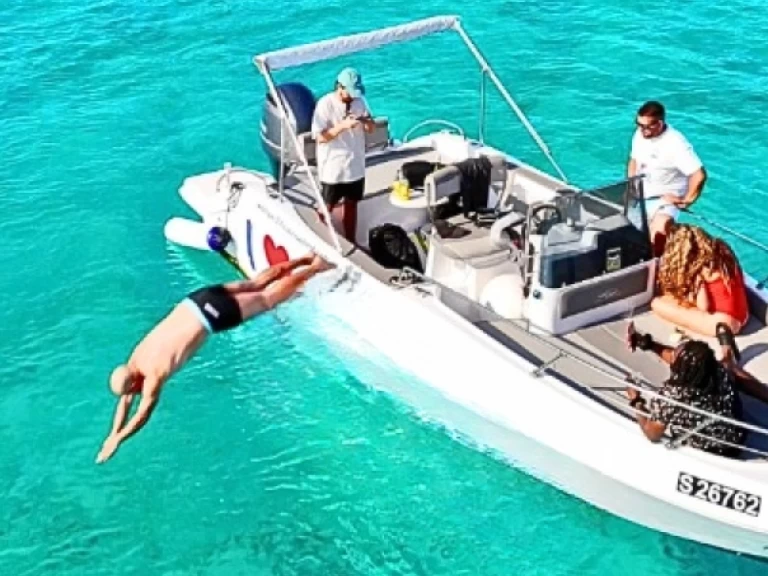 Bluemax 23 Open Boat  da affittare a  Comino