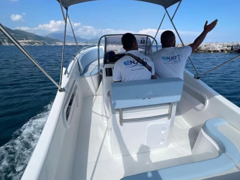 Barca a motore a noleggio a Cetara al miglior prezzo