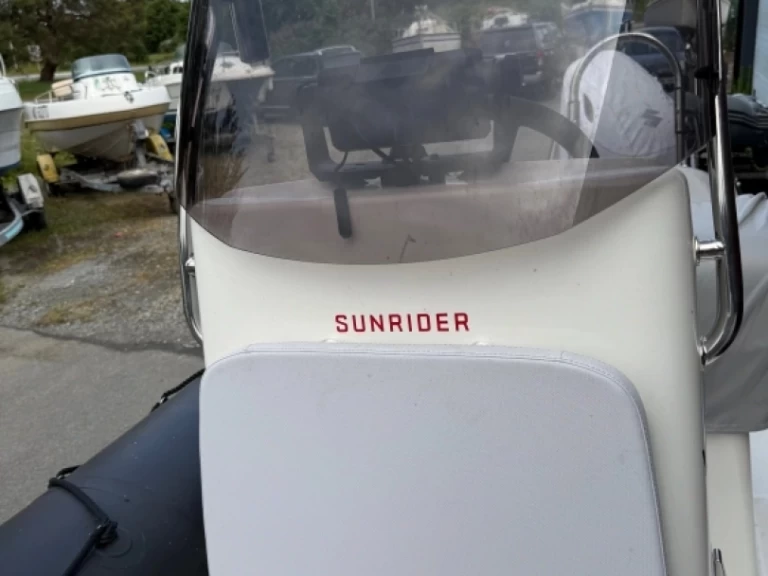 Bombard Sunrider 650 da affittare a  Loctudy