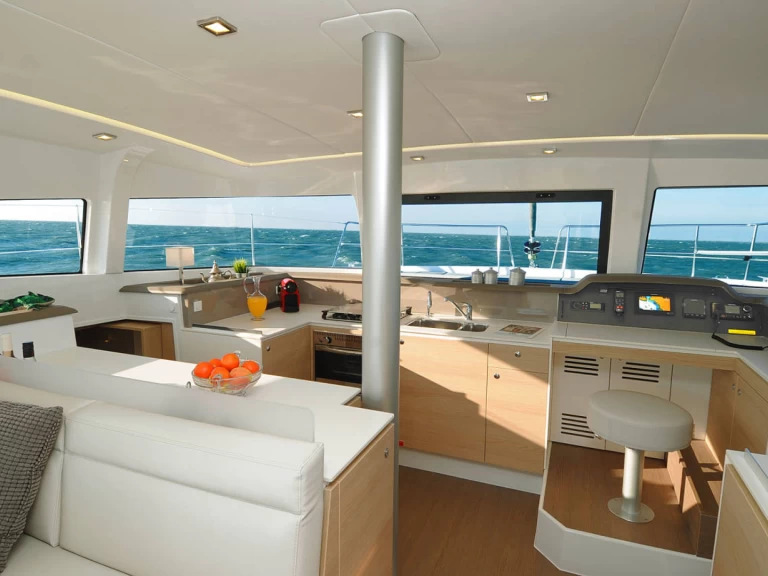 Noleggio Catamarano a Álimos – Bali Bali 4.1