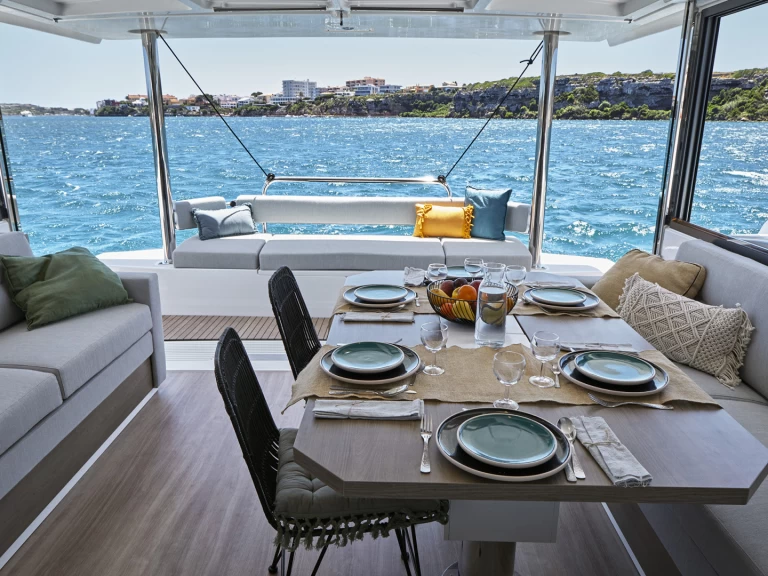 Catamarano a noleggio a Rogosnizza al miglior prezzo