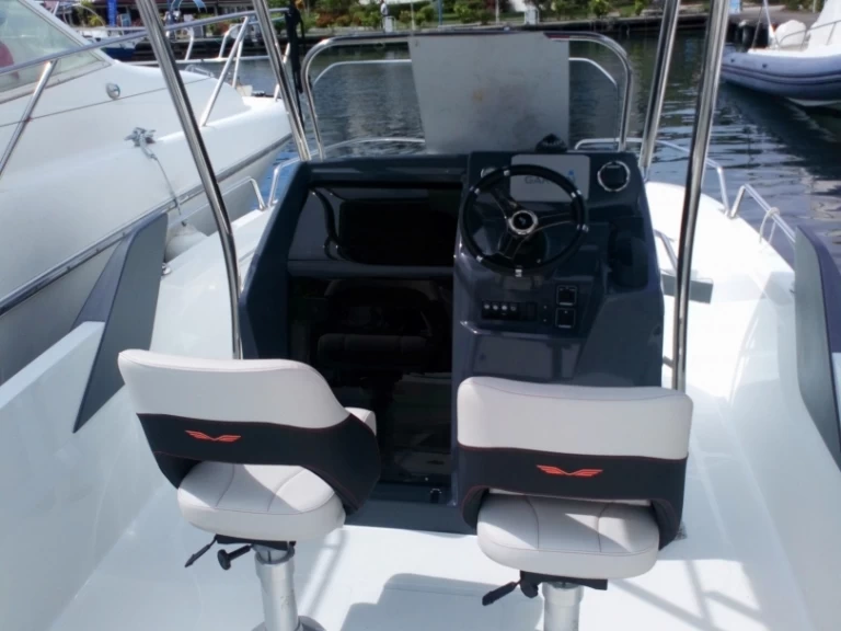 Noleggio Barca a motore Bénéteau con patente nautica