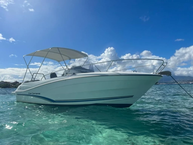 Noleggiare una Jeanneau Cap Camarat 7.5 CC Serie 2 a Les Trois-Îlets