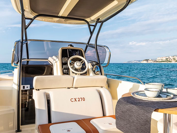 Noleggio barche Marina de Palamós economico Invictus 270 FX