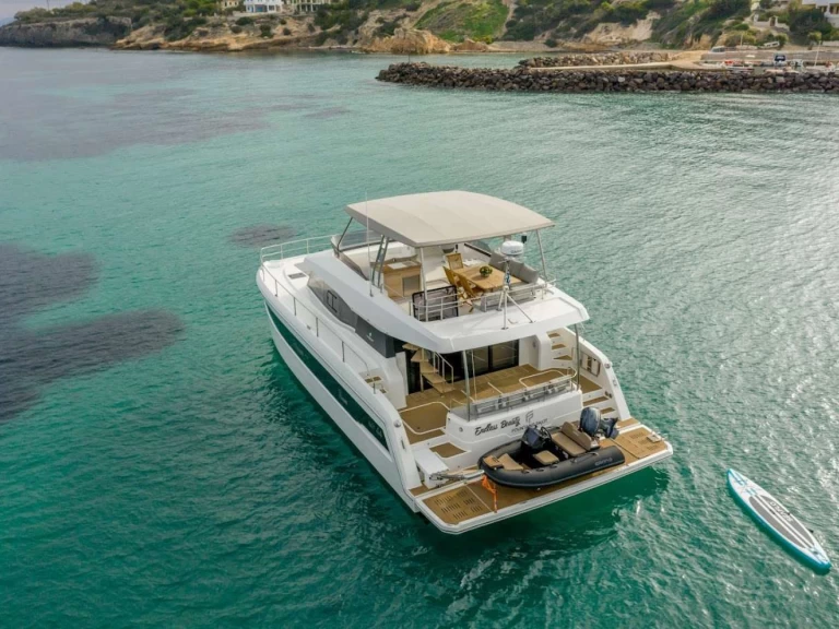 Noleggio Yacht di lusso Fountaine Pajot con patente nautica