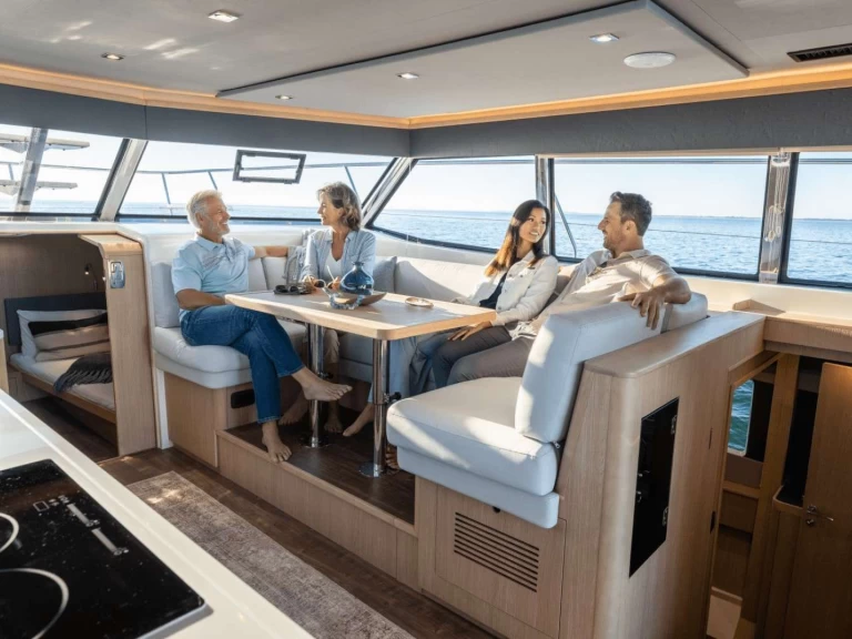 Noleggio Yacht di lusso Aquila con patente nautica