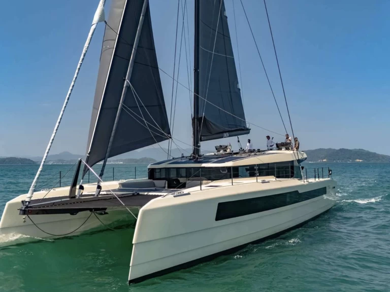 Yacht di lusso a noleggio a Imperia al miglior prezzo