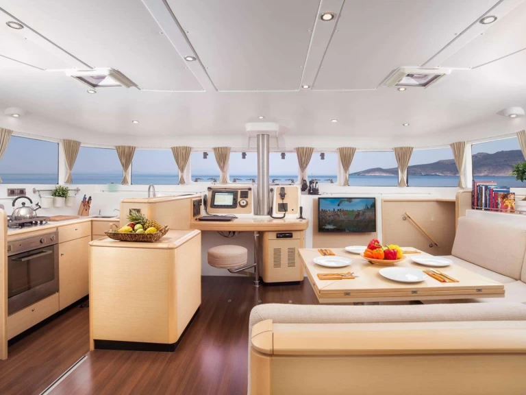 Noleggiare una Lagoon Lagoon 500 2010 a Lávrio