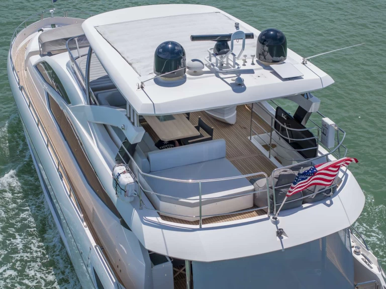 Noleggio Yacht di lusso Sunseeker con patente nautica
