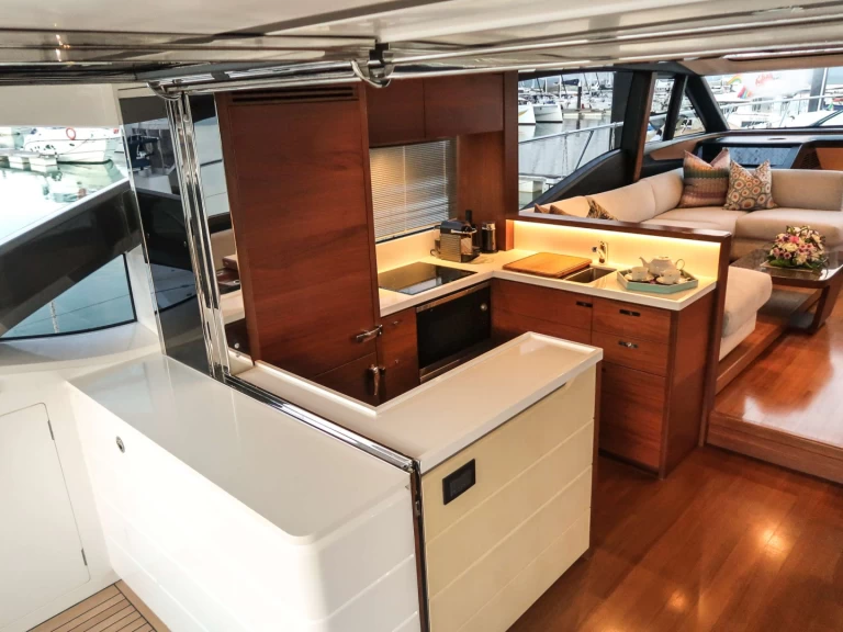 Noleggio Yacht di lusso Princess, UK con patente nautica