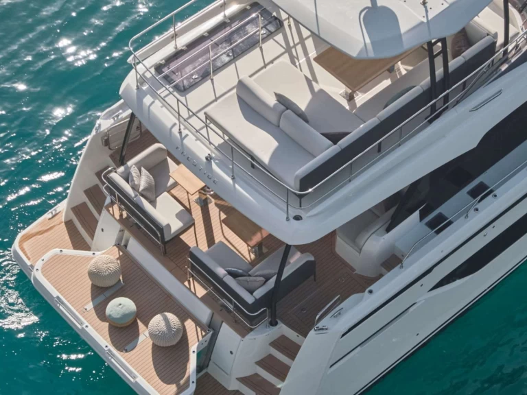 Noleggio Yacht di lusso con o senza skipper Prestige Yachts a Rogosnizza