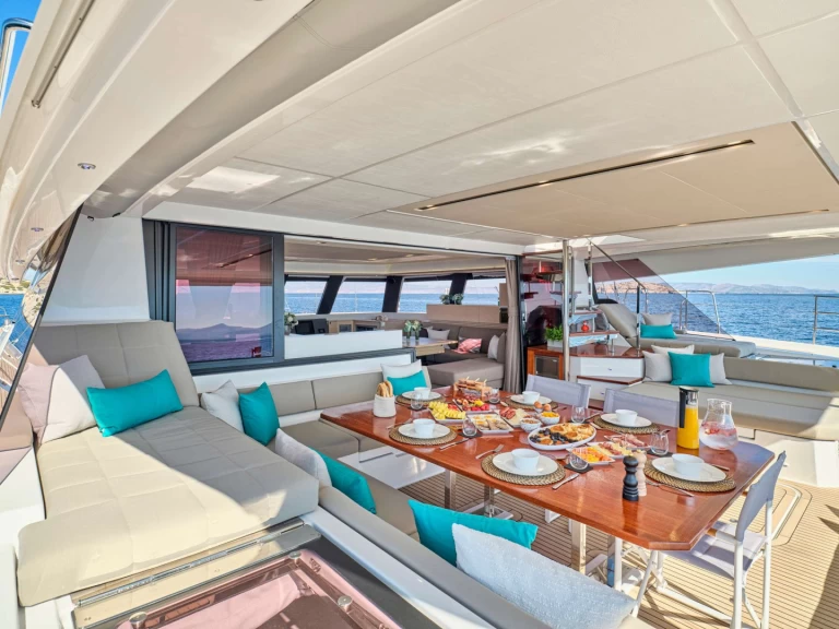 Noleggio Yacht di lusso Fountaine Pajot con patente nautica