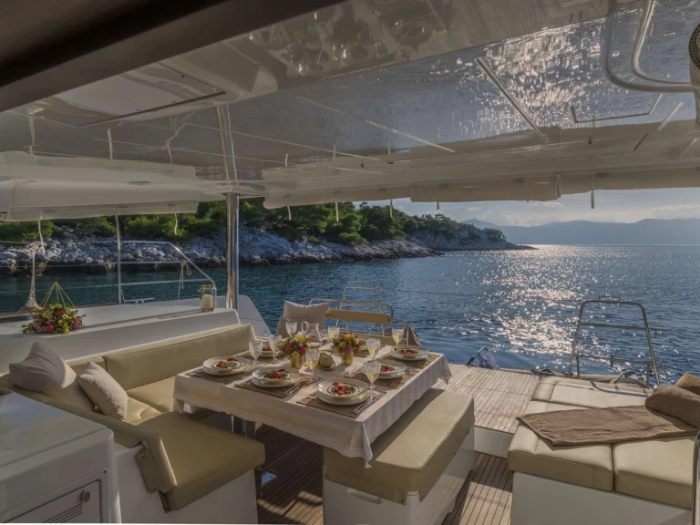 Noleggiare una Lagoon FLO a Néa Péramos