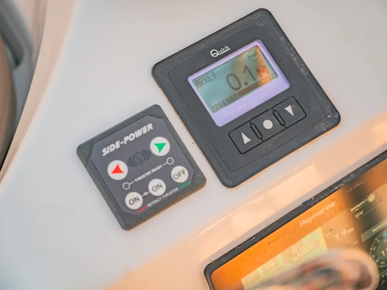 Noleggio Barca a vela Jeanneau con patente nautica