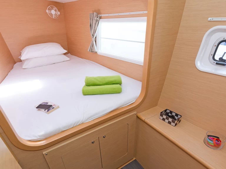 Noleggiare una Lagoon Lagoon 380 a Lávrio