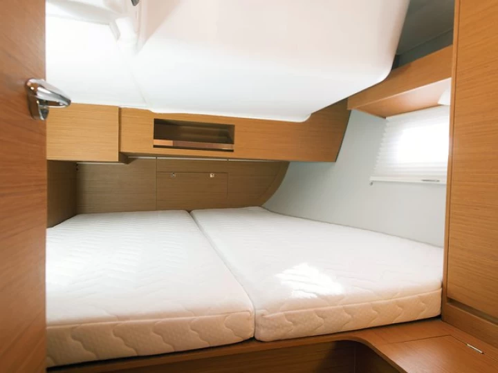 Barca a vela a noleggio a Procida al miglior prezzo