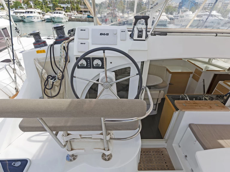 Noleggio barche Lagoon Lagoon 380 a Lávrio su Samboat