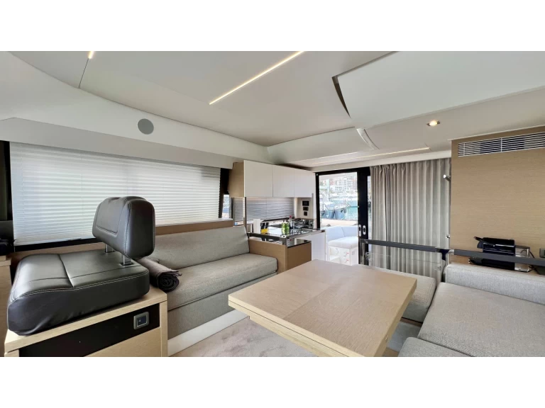 Noleggio Barca a motore con o senza skipper Prestige a Palma de Maiorca