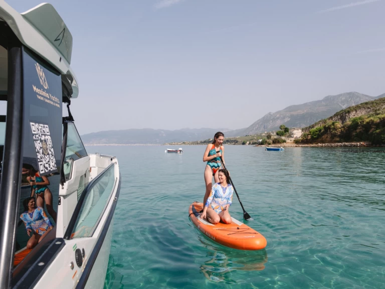 Barca a motore a noleggio a Navarino al miglior prezzo