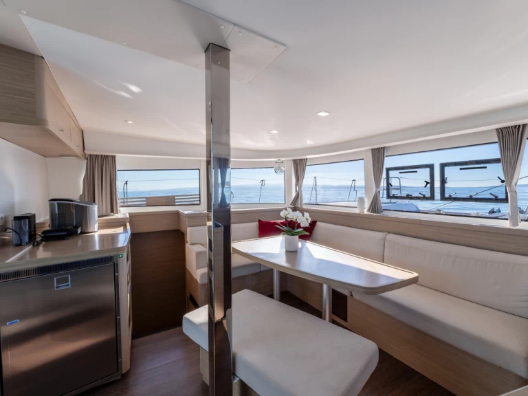 Noleggio Catamarano Lagoon con patente nautica