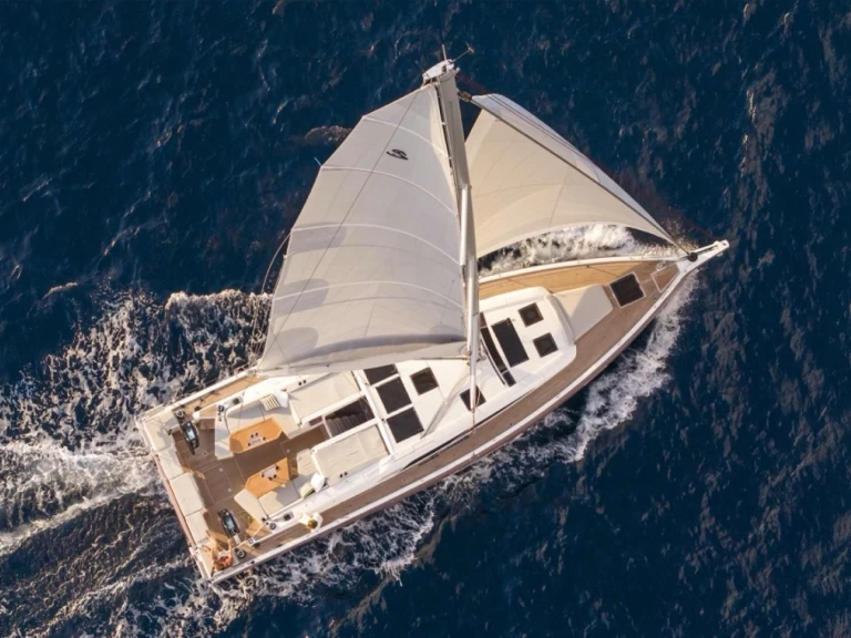 Barca a vela a noleggio a Cugnana Verde al miglior prezzo