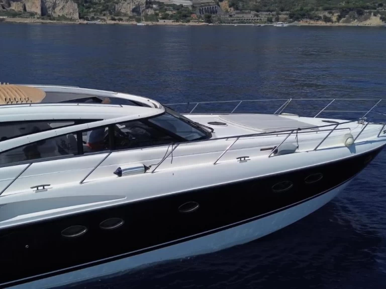 Noleggiare una Princess Princess V58 a Monaco