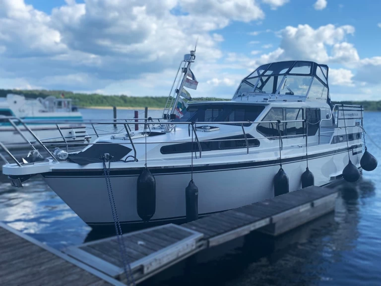 Noleggio Houseboat MY con patente nautica