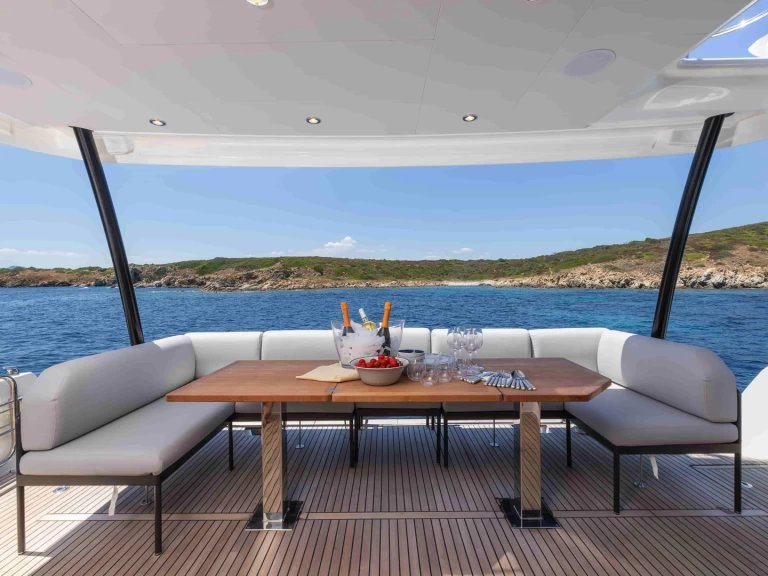 Noleggio Barca a motore Prestige con patente nautica